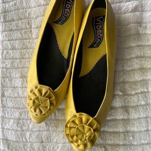 Vintage LJ Simone womans yellow shoes, size 8.5